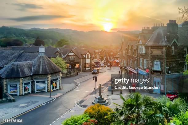 schlendern sie über den sonnenaufgang - ambleside stock-fotos und bilder