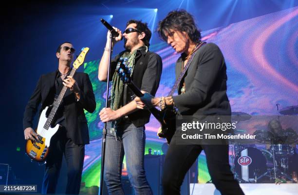 Robert DeLeo, Scott Weiland, and Dean DeLeo of Stone Temple Pilots perform at the Fox Theater on October 20, 2009 in Oakland, California.