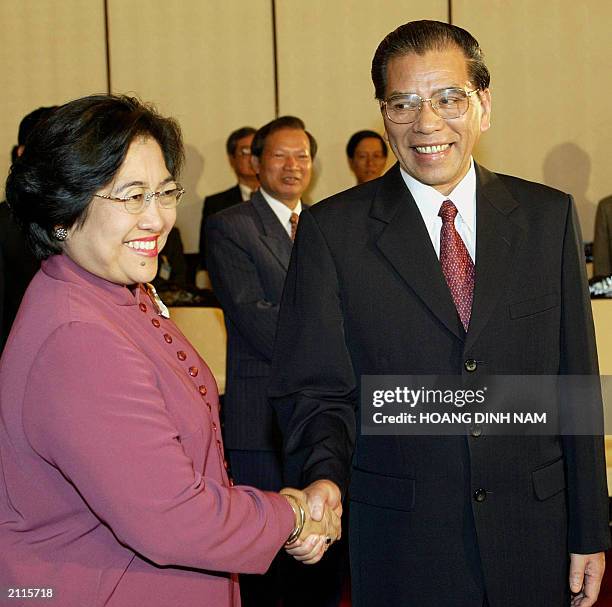 Visiting Indonesian President Megawati Sukarnoputri shakes hands with Vietnamese Nong Duc Manh, Vietnamese Communist Party Secretary General prior to...