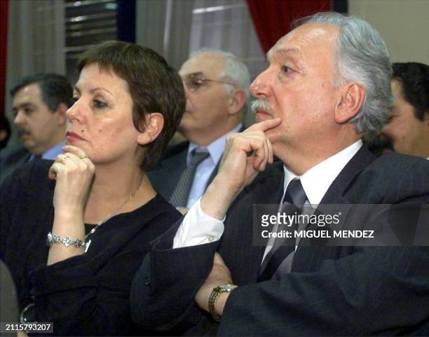 Jorge Arrate , Chilean Ambassador in Argentina, and his wife Diamela Eltia is at the Federal Court in Buenos Aires, Argentina, 09 October 2000,...