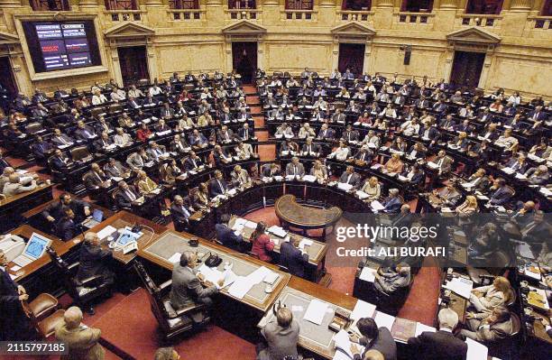 Argentinian deputies vote 11 October 2002 in Buenos Aires, during a session that left the political trial to the Supreme Court of Justice. Diputados...