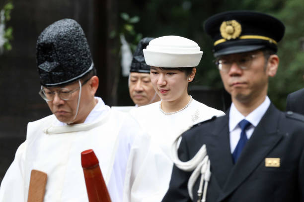 JPN: Princess Aiko Visits Ise Shrine