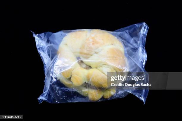 breakfast sandwich in a sealed bag - plastic bread bags stock pictures, royalty-free photos & images