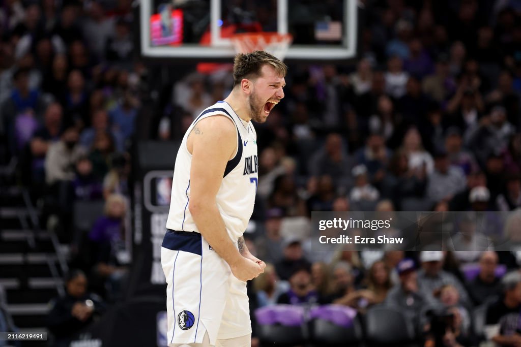 Dallas Mavericks v Sacramento Kings