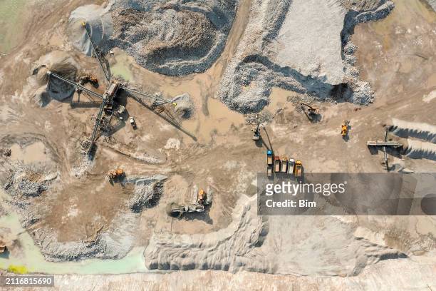 kiesabbau, luftaufnahme - mining from above stock-fotos und bilder