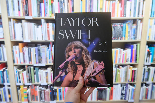 ESP: "Taylor Swift. Icon" New Book Goes On Sale