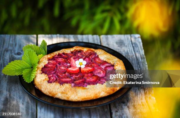 strawberry rustic open pie (galette) - galette stock pictures, royalty-free photos & images
