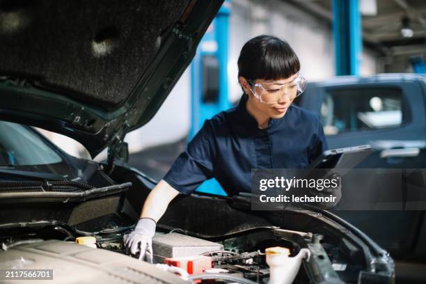 coche de inspección - lubricación fotografías e imágenes de stock