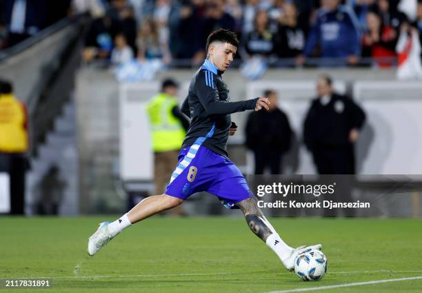 Enzo Fernandez of Argentina warms up before a friendly soccer match against Costa Rica at United Airlines Field at the Los Angeles Memorial Coliseum...