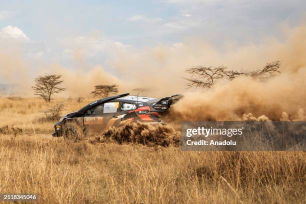 Jenyan Driver Graphics 6 Carl Tundo Stock Photos, High-Res Pictures, and Images - Getty Images