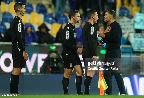Head Coach Sergio Conceicao of FC Porto reaction to the result at the end of the Liga Portugal Betclic match between GD Estoril Praia and FC Porto at...