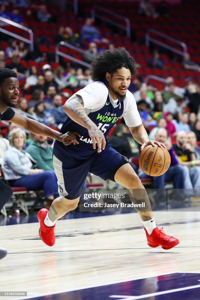 Austin Spurs v Iowa Wolves