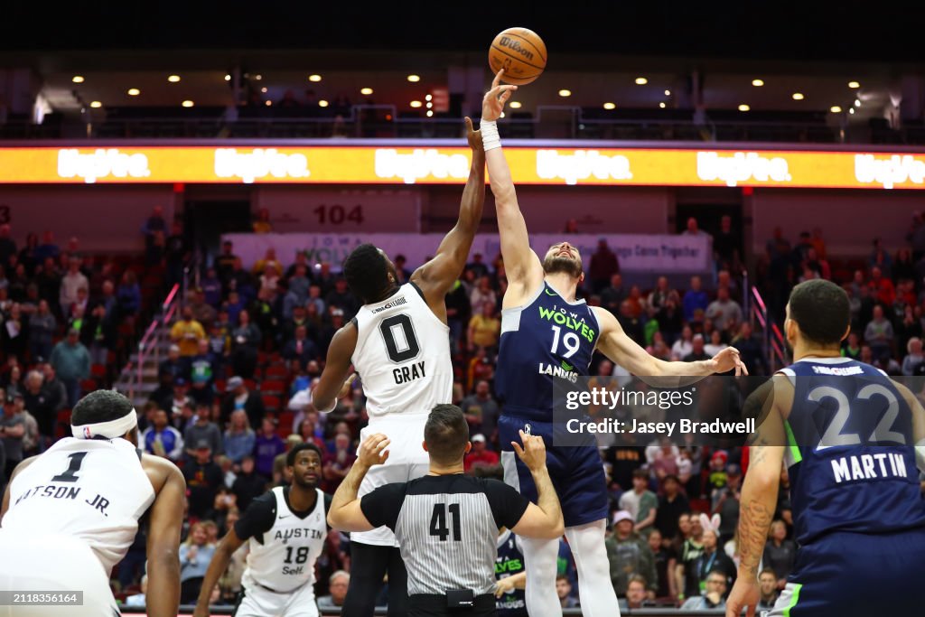 Austin Spurs v Iowa Wolves