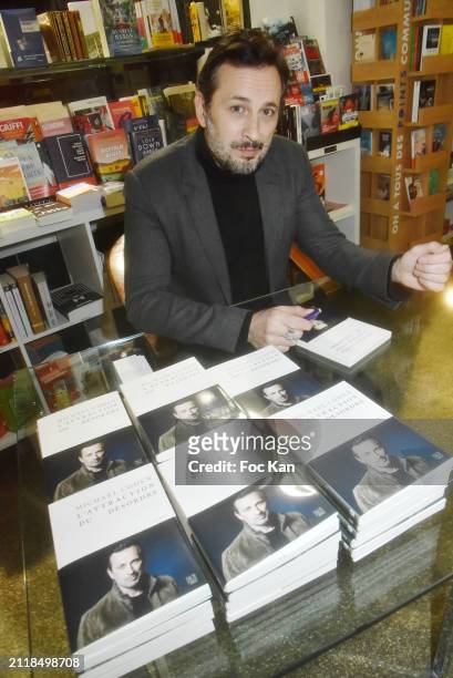 Actor/writer Michael Cohen attends the signing of his "L’Attraction Du Desordre" book at Librairie Libres Champs on March 27, 2024 in Paris, France.