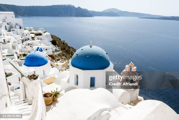 beautiful landscape of oia, santorini, greece - mediterranean-blue-roof-santorini stock pictures, royalty-free photos & images