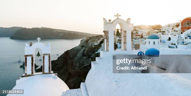 beautiful landscape of oia, santorini, greece - mediterranean-blue-roof-santorini stock pictures, royalty-free photos & images