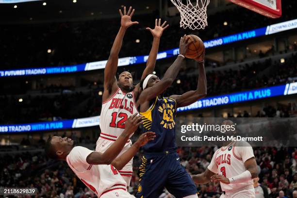 Pascal Siakam of the Indiana Pacers shoots the ball against Ayo Dosunmu and Javonte Green of the Chicago Bulls during the second half at the United...