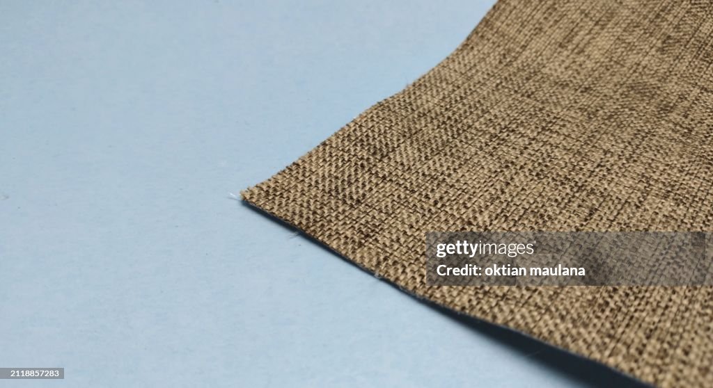 Sackleinen auf blauem Hintergrund