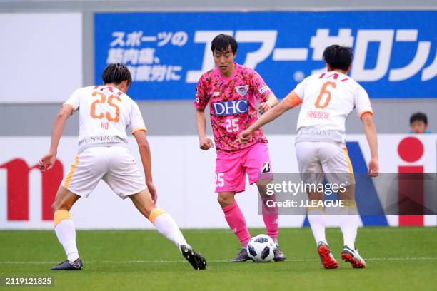 An Yong-woo of Sagan Tosu competes for the ball against Ko Matsubara and Ryo Takeuchi of Shimizu S-Pulse during the J.League J1 match between Sagan...