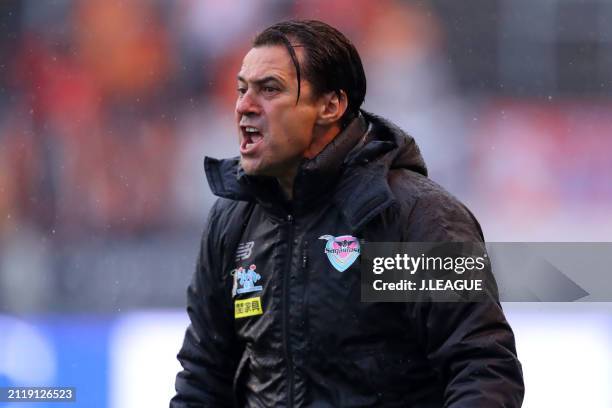 Head coach Massimo Ficcadenti of Sagan Tosu reacts during the J.League J1 match between Sagan Tosu and Shimizu S-Pulse at Best Amenity Stadium on May...