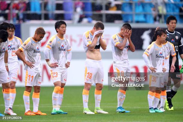 Shimizu S-Pulse players look dejected after the team's 1-3 defeat in the J.League J1 match between Sagan Tosu and Shimizu S-Pulse at Best Amenity...