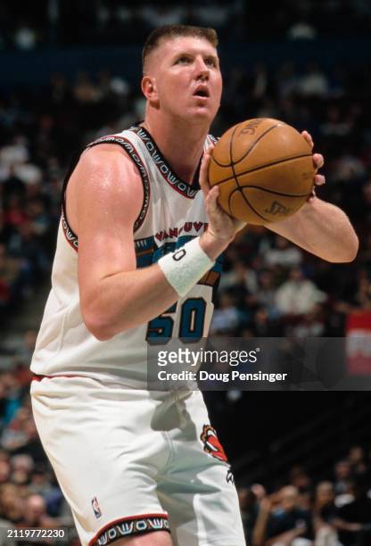 Bryant Reeves, Center for the Vancouver Grizzlies prepares to make a free throw shot during the NBA Midwest Division basketball game against the Los...