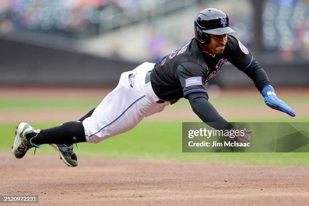 Francisco Lindor of the New York Mets in action against the Philadelphia Phillies at Citi Field on September 30, 2023 in New York City. The Mets...