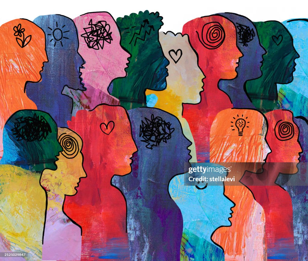 Grande gruppo di persone diverse con pensieri.