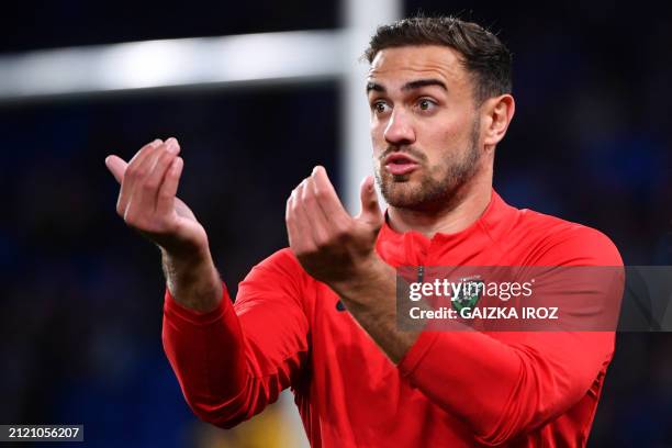 Toulon's French fullback Melvyn Jaminet gestures prior to the French Top 14 rugby union match between Aviron Bayonnais and Rugby Club Toulonnais at...