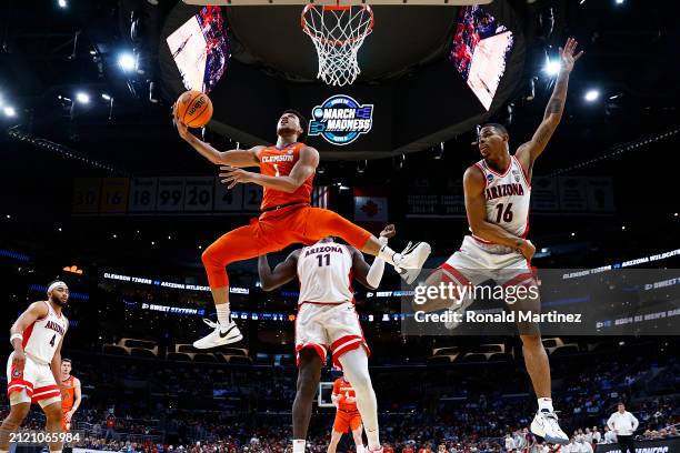 Chase Hunter of the Clemson Tigers lays up against Keshad Johnson of the Arizona Wildcats during the first half in the Sweet 16 round of the NCAA...