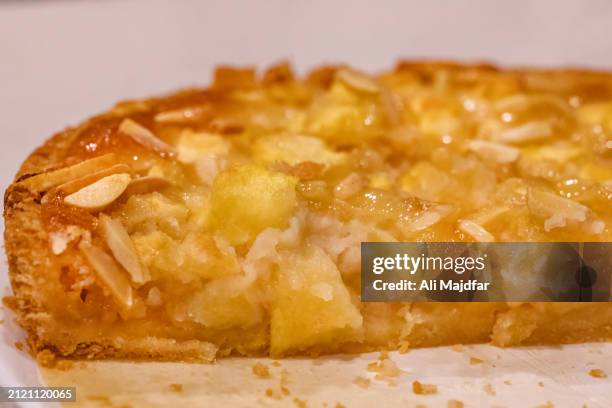 apple pie cut - apple tart stock pictures, royalty-free photos & images