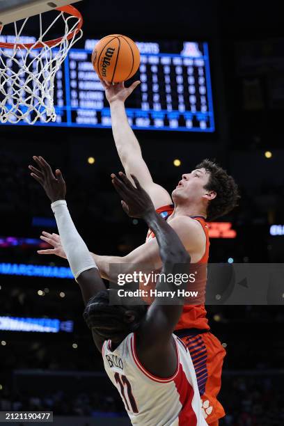 Hall of the Clemson Tigers shoots against Oumar Ballo of the Arizona Wildcats during the second half in the Sweet 16 round of the NCAA Men's...