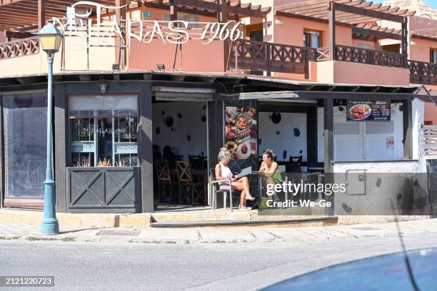 the happy center shopping center in caleta de fuste, fuerteventura. - caleta de fuste stock pictures, royalty-free photos & images