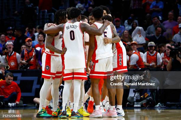The Arizona Wildcats huddle in a game against the Clemson Tigers during the second half in the Sweet 16 round of the NCAA Men's Basketball Tournament...
