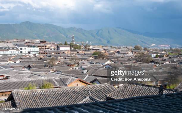 rooftop view of lijiang oldtown. it is a well-preserved naxi ancient town, listed as unesco world heritage site in 1997. - lijiang stock pictures, royalty-free photos & images