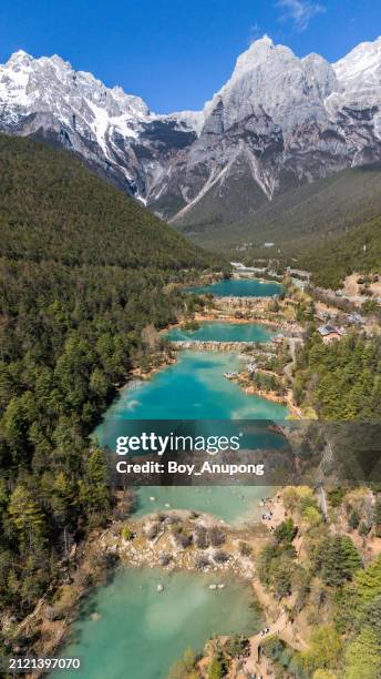 aerial view of cascading pools at the foothill of jade dragon snow mountain in yulong naxi autonomous county, lijiang, in yunnan province, china. - lijiang stock pictures, royalty-free photos & images