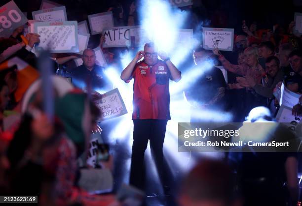 Stephen Bunting prepares for his walk-on at Marshall Arena on February 4, 2024 in Milton Keynes, England.