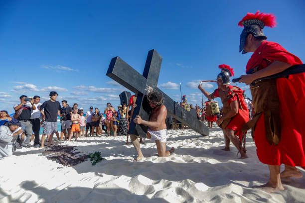 MEX: Catholics Hold Traditionatl Way of The Cross In Cancun