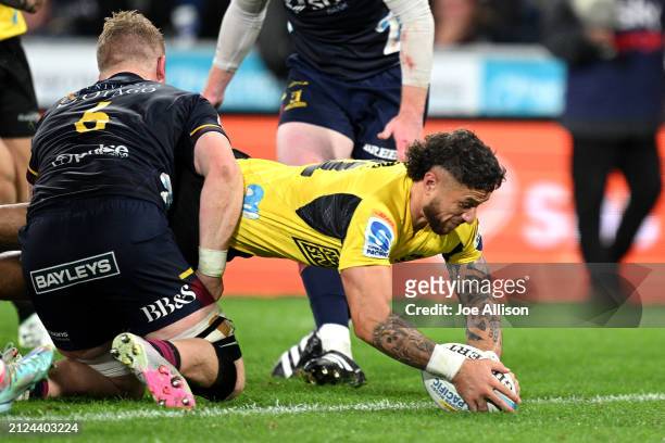 Perenara of the Hurricanes scores a try during the round six Super Rugby Pacific match between Highlanders and Hurricanes at Forsyth Barr Stadium, on...