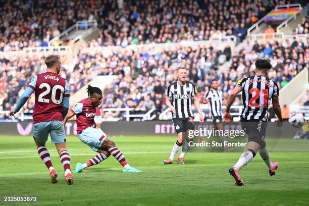 Mohammed Kudus of West Ham United scores his team's second goal during the Premier League match between Newcastle United and West Ham United at St....