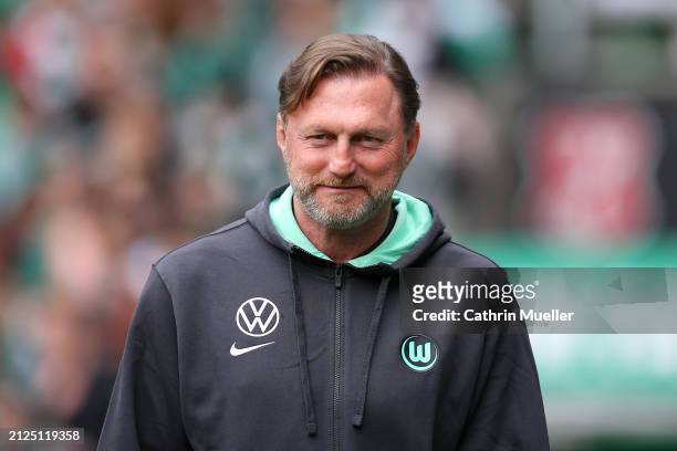Ralph Hasenhuettl, Head Coach of VfL Wolfsburg, looks on prior to the Bundesliga match between SV Werder Bremen and VfL Wolfsburg at Wohninvest...
