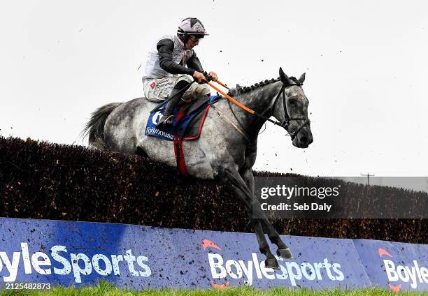 Meath , Ireland - 1 April 2024; Fil Dor, with Jack Kennedy up, during the McInerney Properties Fairyhouse Steeplechase on day three of the Fairyhouse...