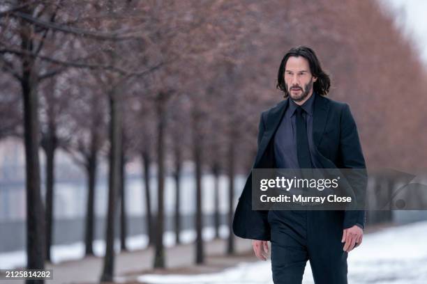 Keanu Reeves Setting 3,006 Keanu Reeves Films Stock Photos, High-Res Pictures, and Images ...