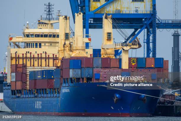 April 2024, Mecklenburg-Western Pomerania, Rostock: The 193-meter-long freighter "Atlantic Navigator II", which flies the flag of the Marshall...