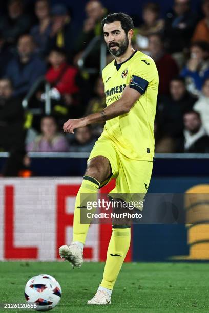 Raul Albiol of Villarreal is playing during the La Liga match between Villarreal CF and Atletico de Madrid at La Ceramica Stadium on April 1, 2024.