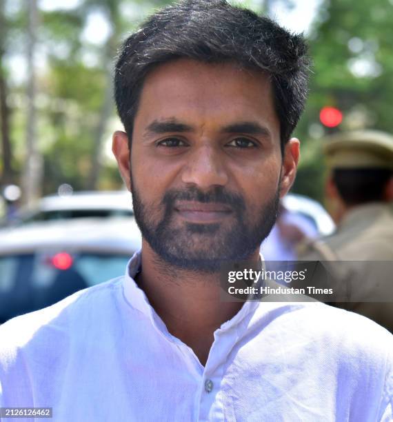 86 Sukhi Stock Photos High Res Pictures And Images Getty Images 86-sukhi-stock-photos-high-res-pictures-and-images-getty-images