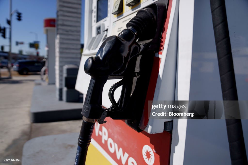 Gas Stations As Oil Hits $85 for First Time Since October