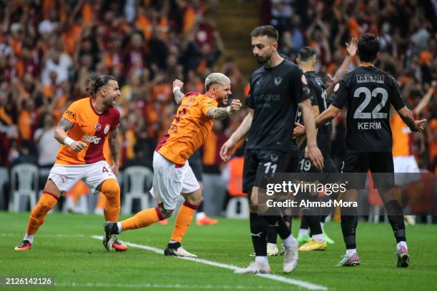 Mauro Icardi of Galatasaray celebrates after scoring his team's first goal during the Turkish Super League match between Galatasaray and Hatayspor...