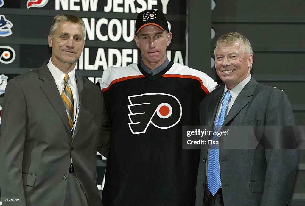 Carter stands with Flyers reps