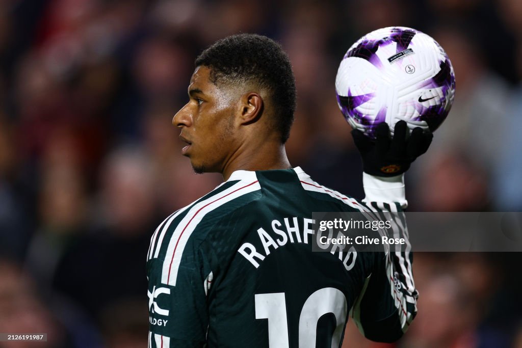 Rashford wanders on the field, it seems he has stopped enjoying football